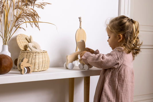 Umweltfreundliches Kaninchen-Ziehspielzeug aus Holz