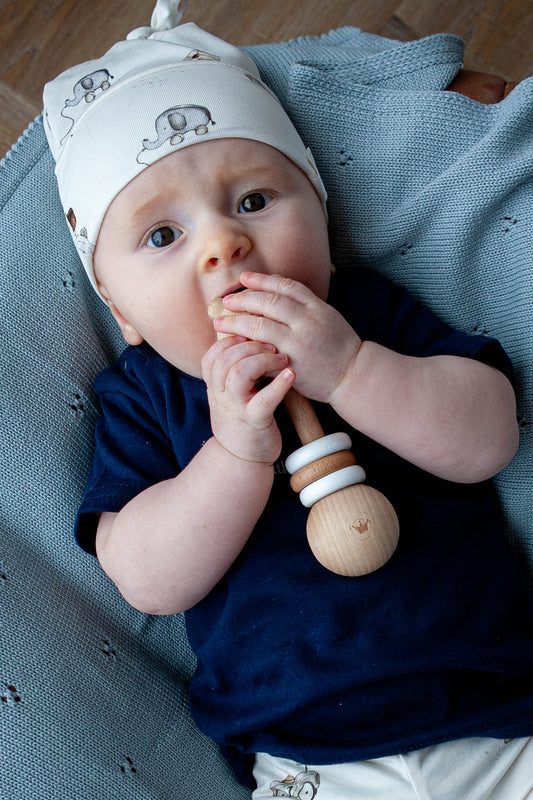 Umweltfreundliche Bärenrassel aus Holz