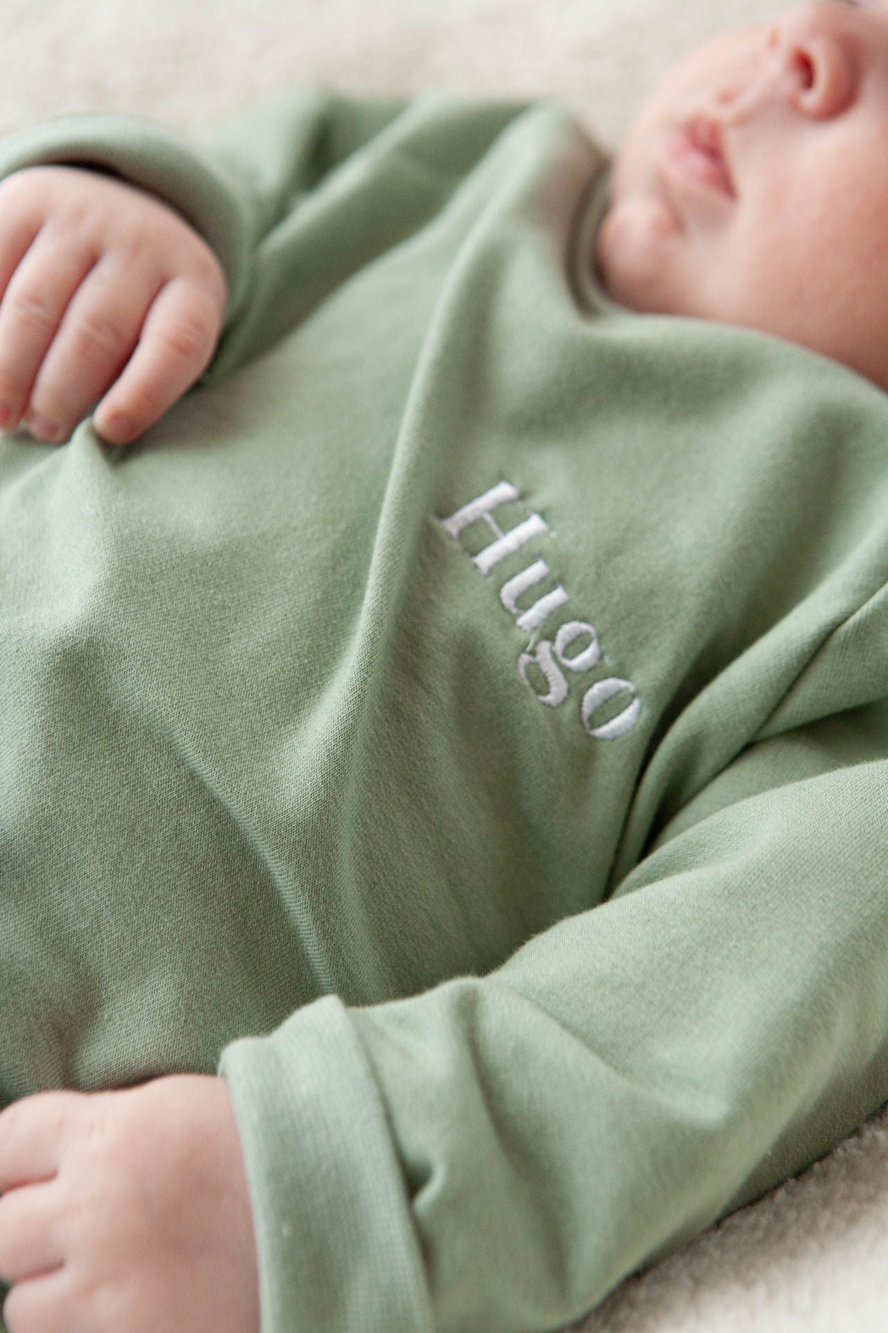 Oversized sweater dusty green gepersonaliseerd