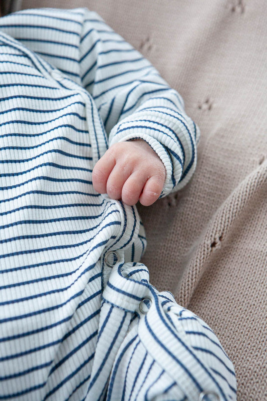 Baby Strampler Rippe blau gestreift