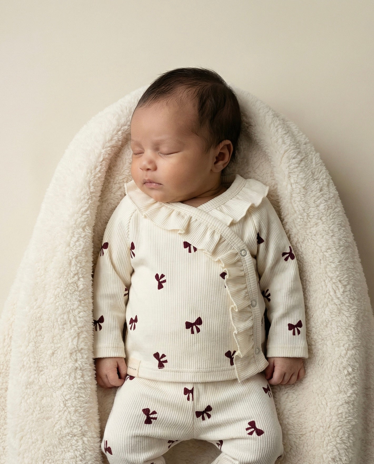 Overslag shirtje ruffel baby rib strikjes