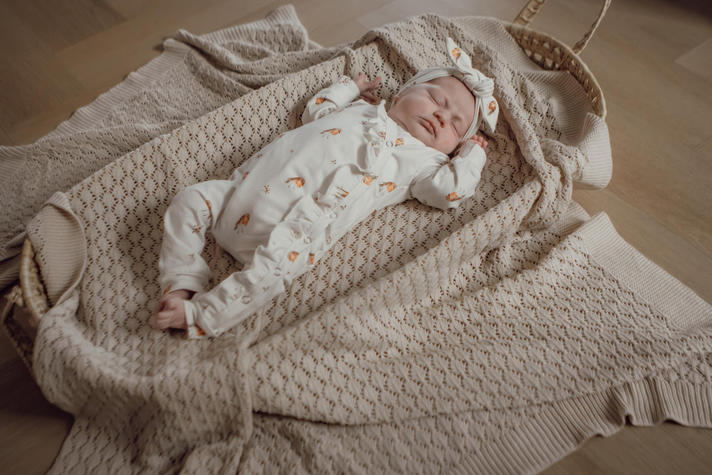 Strampler mit Wildblumen-Rüschen