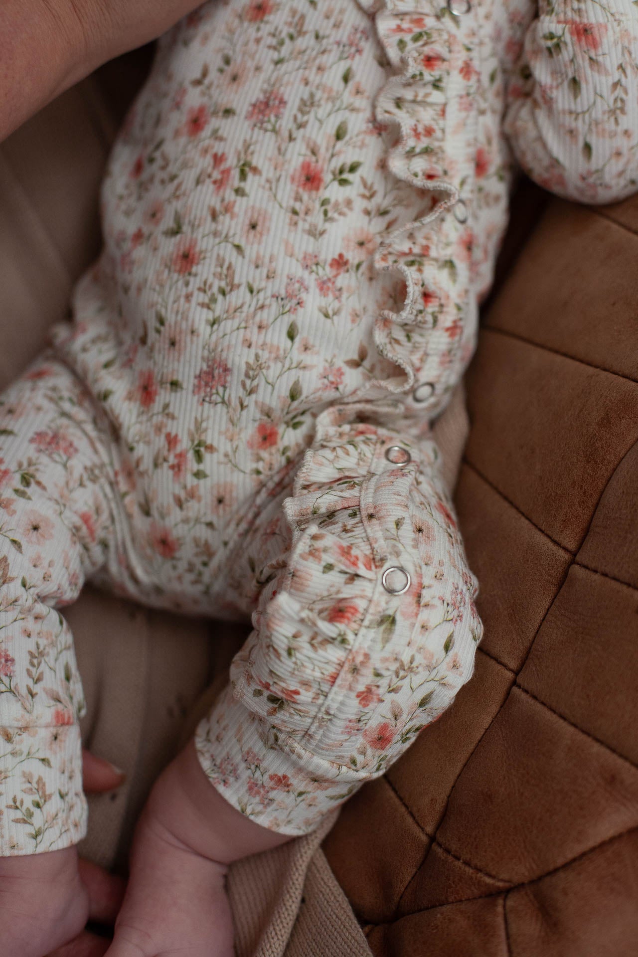 Baby romper with ruffled rib bows