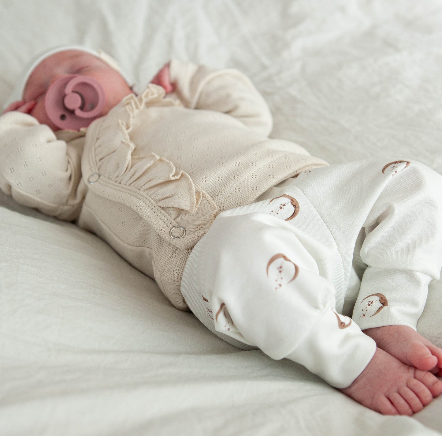 Overslag shirtje ruffel ajour beige naturel