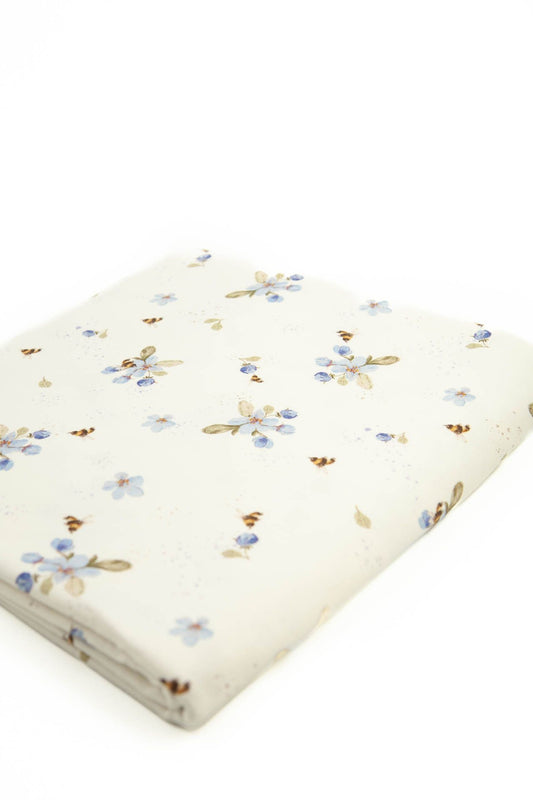 Stoff „Little One“ mit blauen Blumen