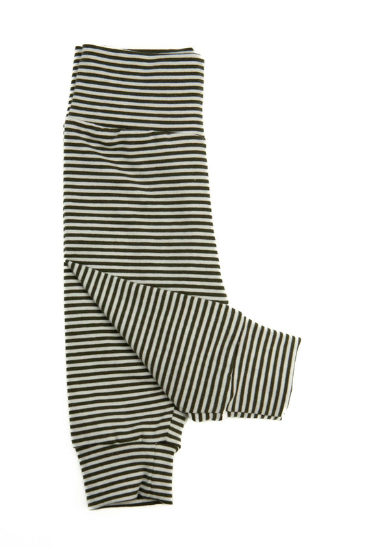 Schwarze Streifenhose
