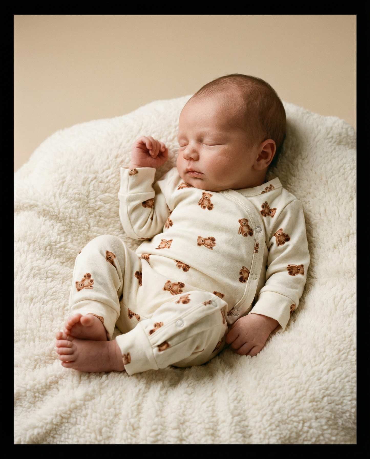 Pfirsichfarbener Blumen-Strampler