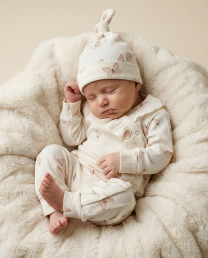Babymütze mit gerippten Schmetterlingen